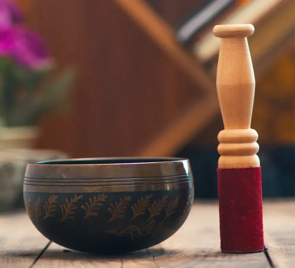 Black Colored Leaf & Bird Carved Singing Bowl