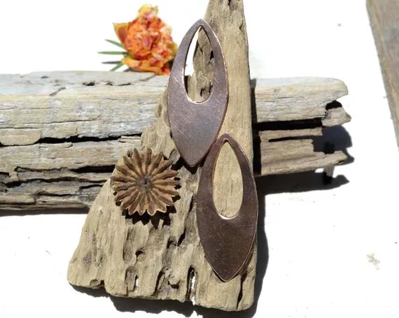 Chubby Oval Eye Metal Blank with Teardrop Cutout for Layered Pendants or Earrings