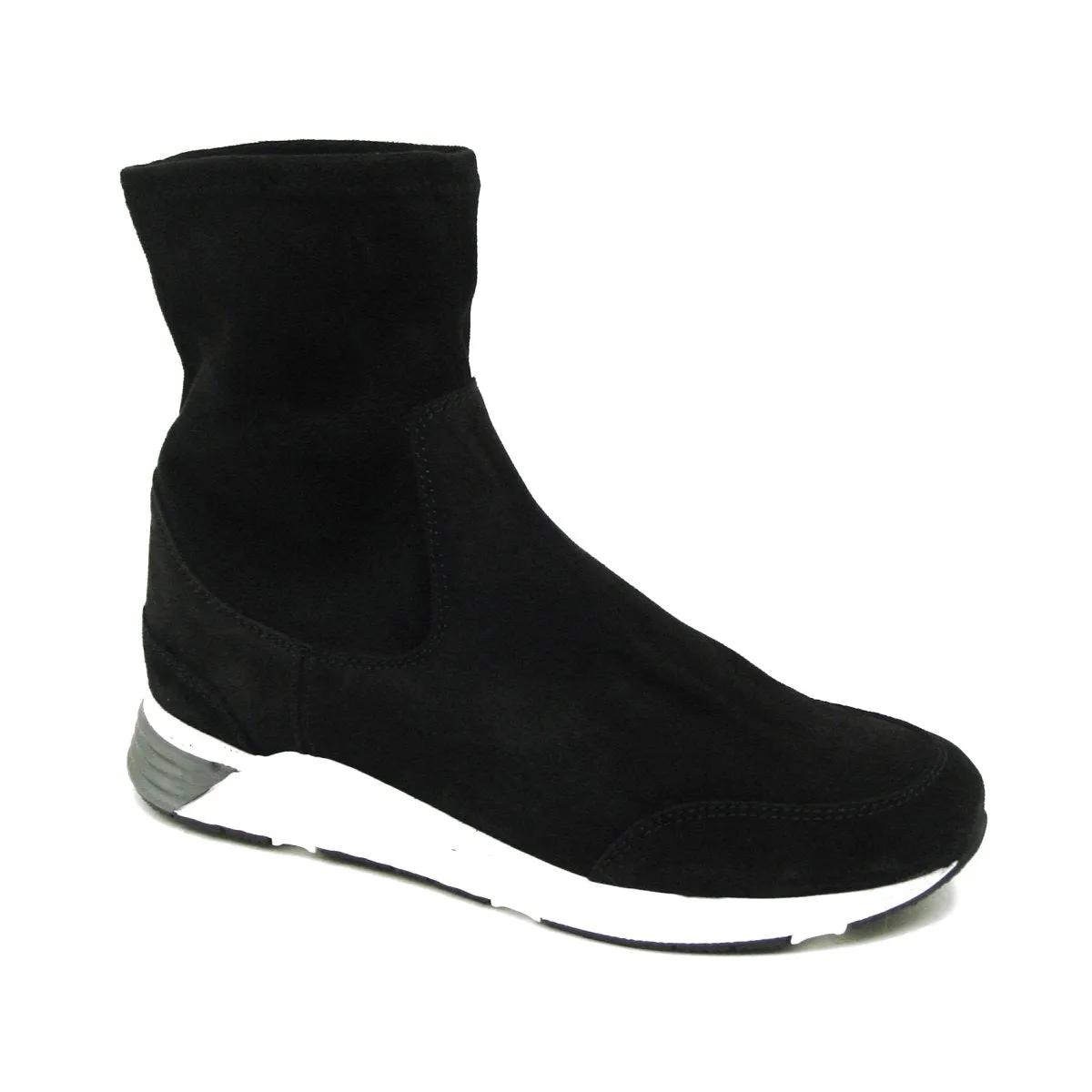KA 18872 Black