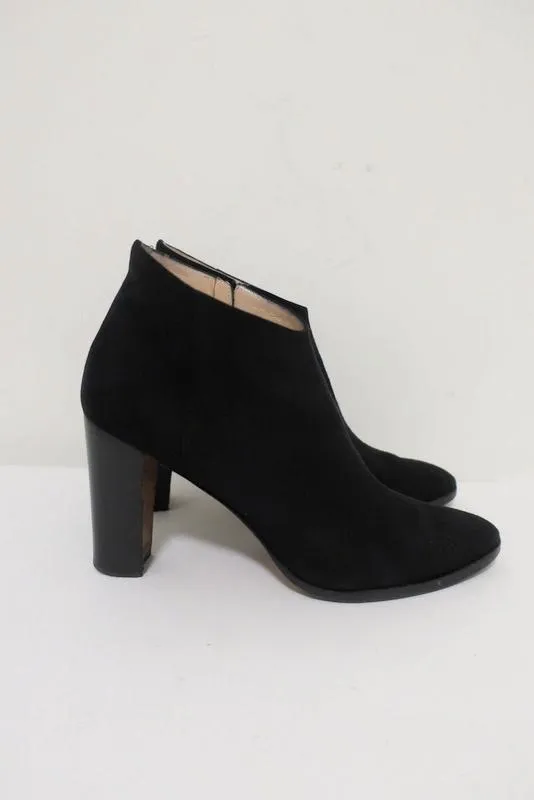 Manolo Blahnik Brusta Ankle Boots Black Suede Size 38.5 High Heel Booties