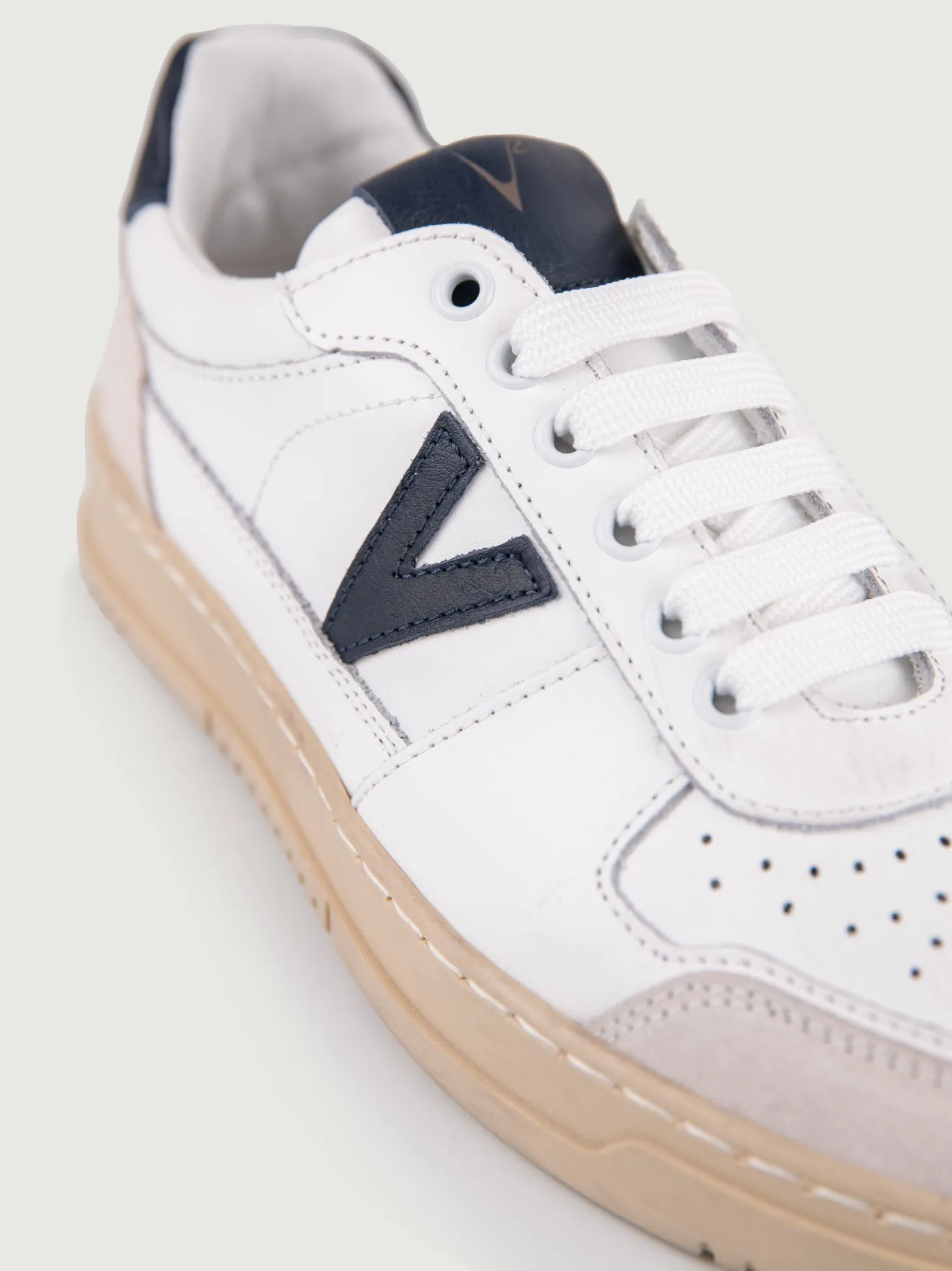 SNEAKER