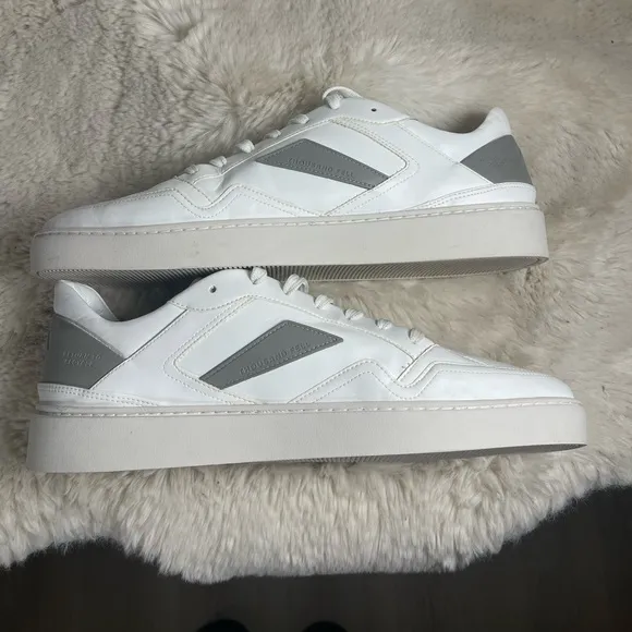 Thousand Fell Court Sneaker
