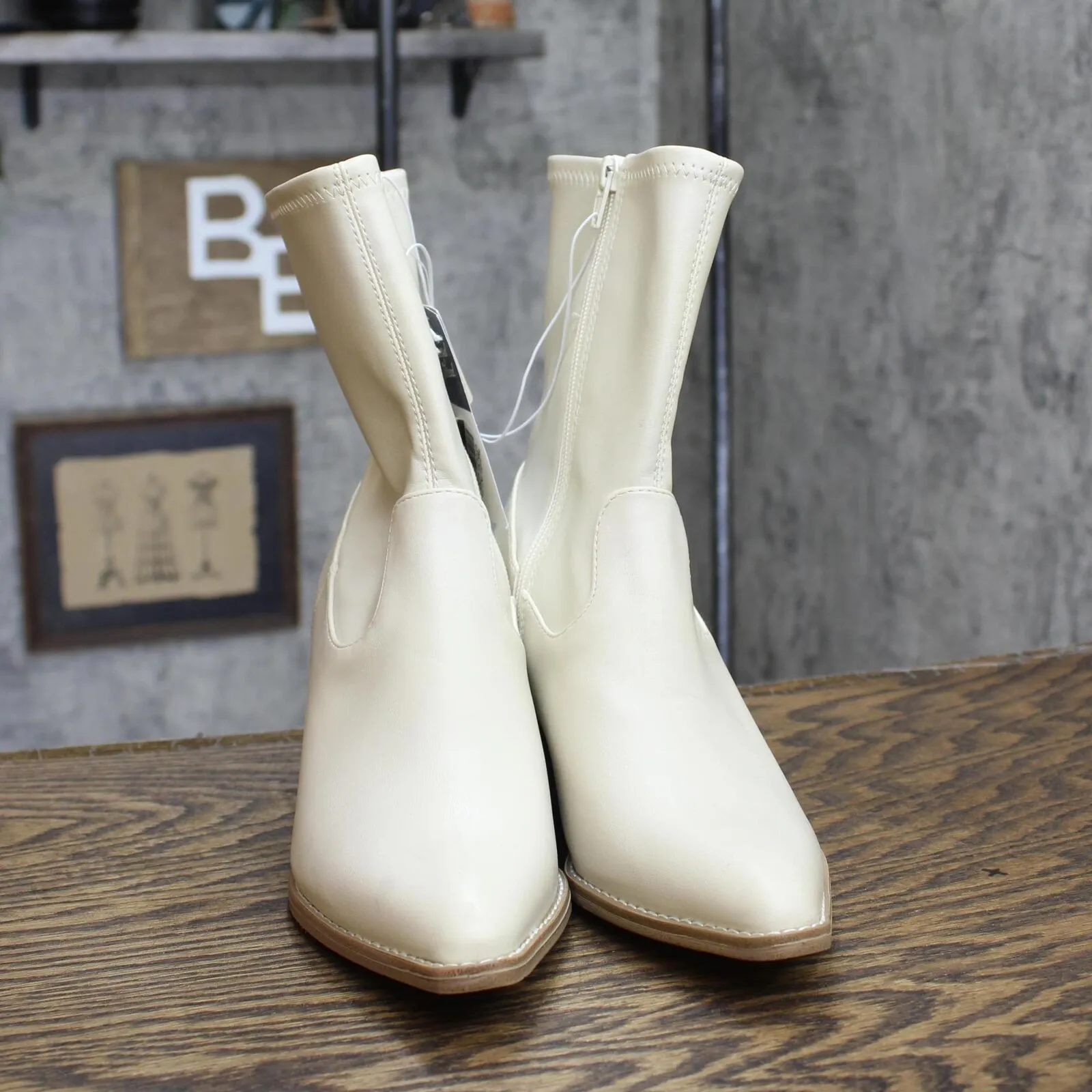 Universal Thread Women's Aubree Ankle Boots 88375051 Off White 6M