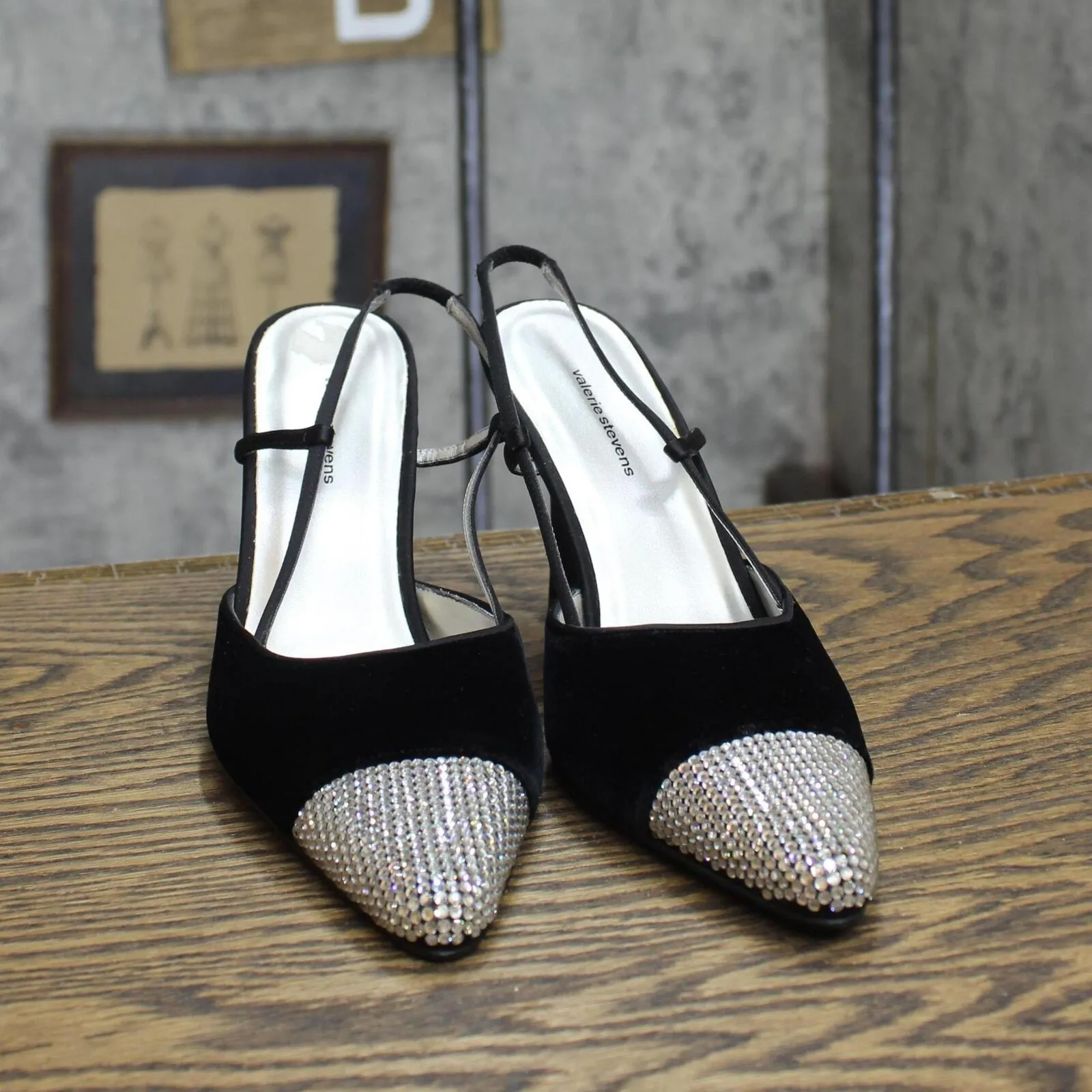Valerie Stevens Womens Vintage Rhinestone Pointed Toes Velvet Heels Black 6.5M