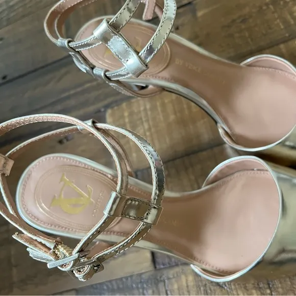 Vince Camuto Signature Gold Pointed Toe Heels Size 6