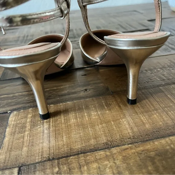 Vince Camuto Signature Gold Pointed Toe Heels Size 6