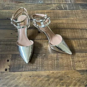 Vince Camuto Signature Gold Pointed Toe Heels Size 6
